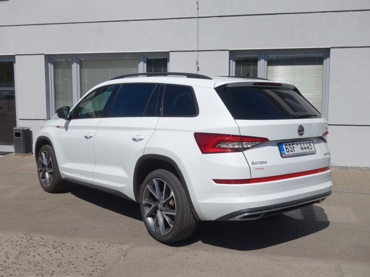 Skoda Kodiaq 2,0TDI 140kW, 4x4, SportLine, Pano, Webas - سيارة دفع رباعي: صور 4 Skoda Kodiaq 2,0TDI 140kW, 4x4, SportLine, Pano, Webas - سيارة دفع رباعي: صور 4