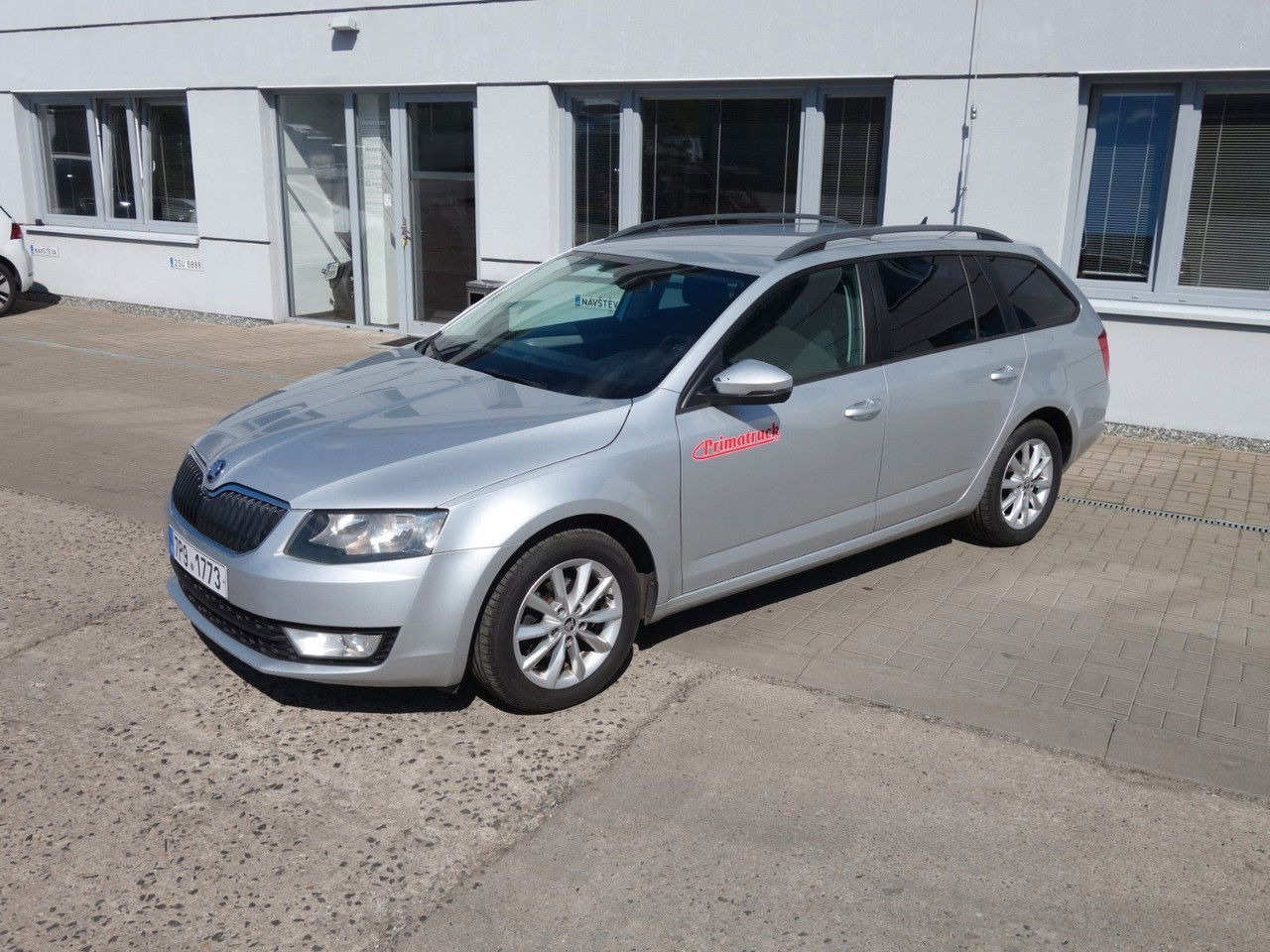 Škoda Octavia Combi Ambition 1,6 TDI, DSG, Navi, Clima - سيارة ستيشن: صور 2 Škoda Octavia Combi Ambition 1,6 TDI, DSG, Navi, Clima - سيارة ستيشن: صور 2
