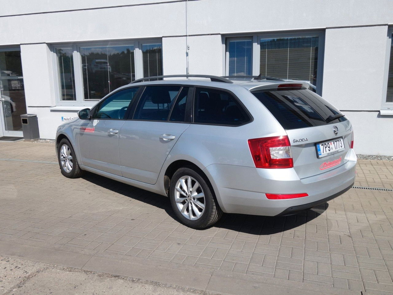 Škoda Octavia Combi Ambition 1,6 TDI, DSG, Navi, Clima - سيارة ستيشن: صور 4 Škoda Octavia Combi Ambition 1,6 TDI, DSG, Navi, Clima - سيارة ستيشن: صور 4