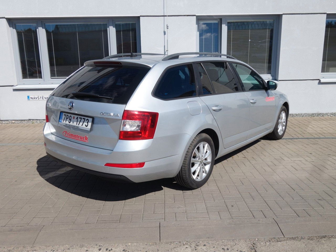 Škoda Octavia Combi Ambition 1,6 TDI, DSG, Navi, Clima - سيارة ستيشن: صور 5 Škoda Octavia Combi Ambition 1,6 TDI, DSG, Navi, Clima - سيارة ستيشن: صور 5