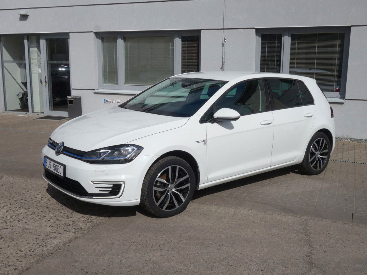 Volkswagen e-Golf VII, 100kW, LED, SHZ, ALU, Virtual, Navi - سيارة: صور 2 Volkswagen e-Golf VII, 100kW, LED, SHZ, ALU, Virtual, Navi - سيارة: صور 2