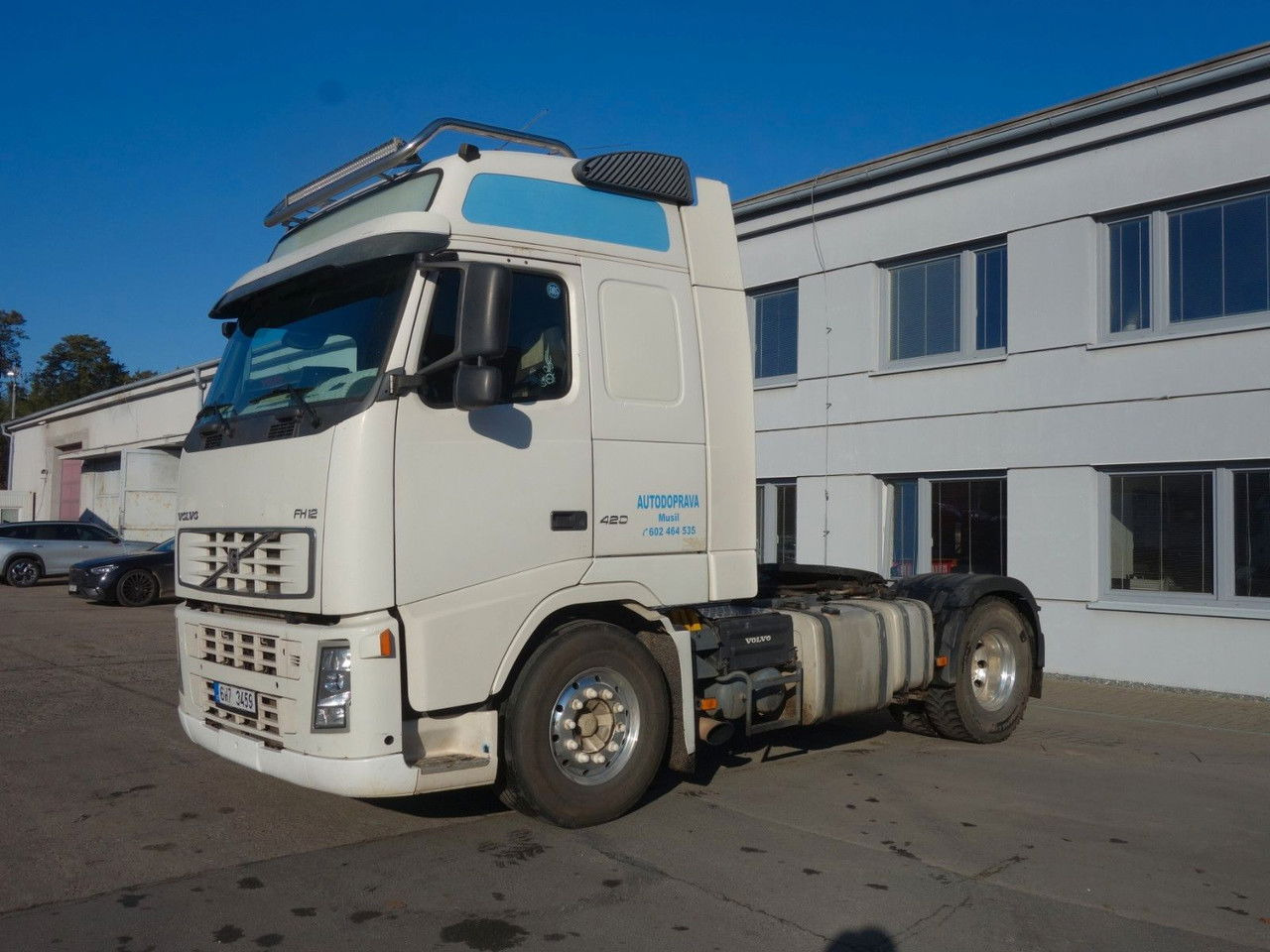 Volvo FH 12.420 Standard, Kipphydraulik - شاحنة جرار: صور 1 Volvo FH 12.420 Standard, Kipphydraulik - شاحنة جرار: صور 1