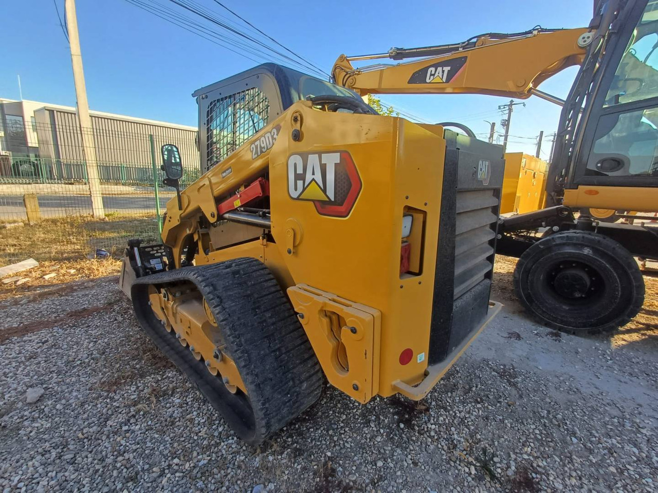 CAT 279D3 - اللودر المجنزر صغير: صور 4 CAT 279D3 - اللودر المجنزر صغير: صور 4