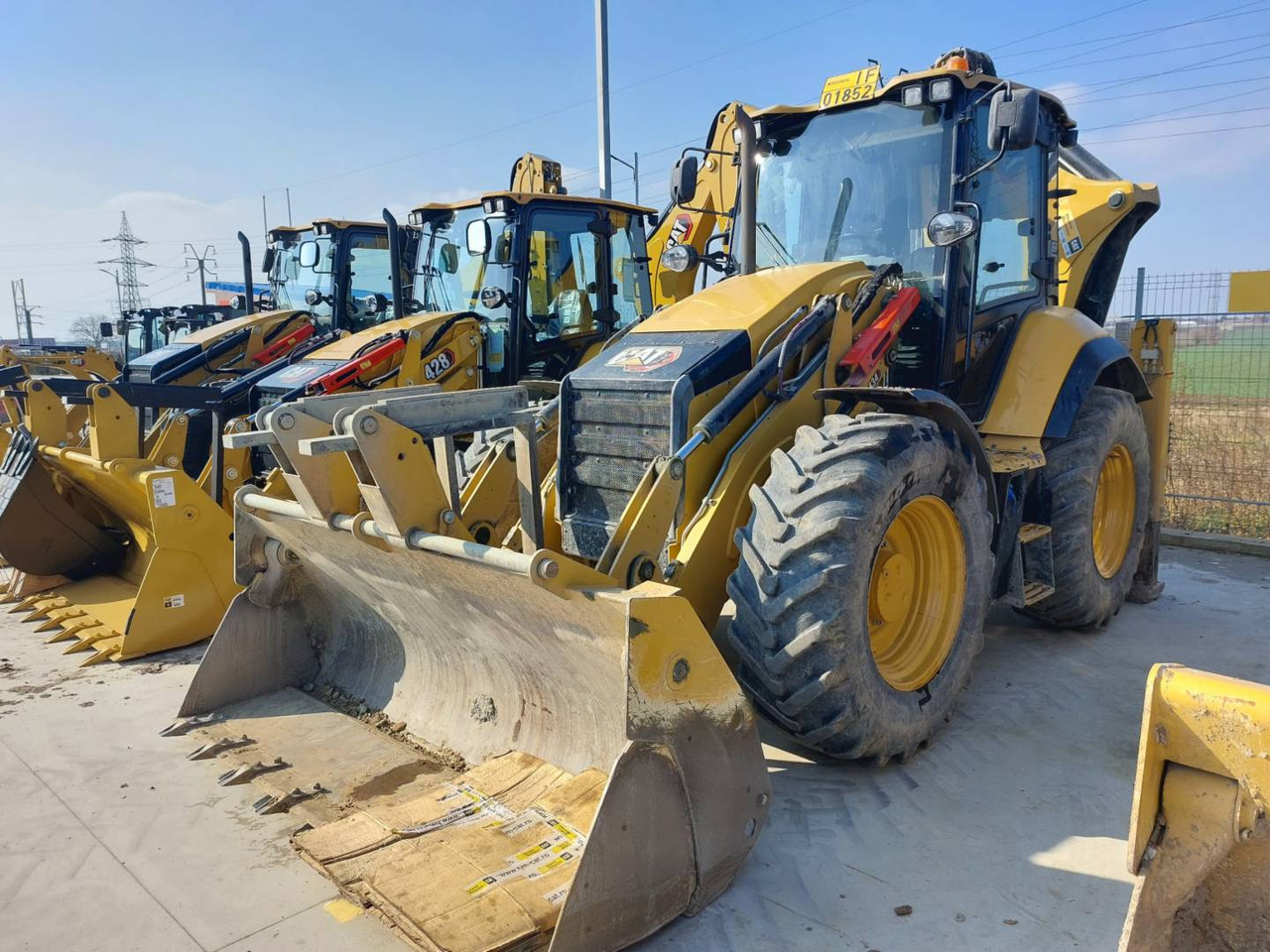 CAT 434-07 - حفار متعدد الاستخدام: صور 1 CAT 434-07 - حفار متعدد الاستخدام: صور 1