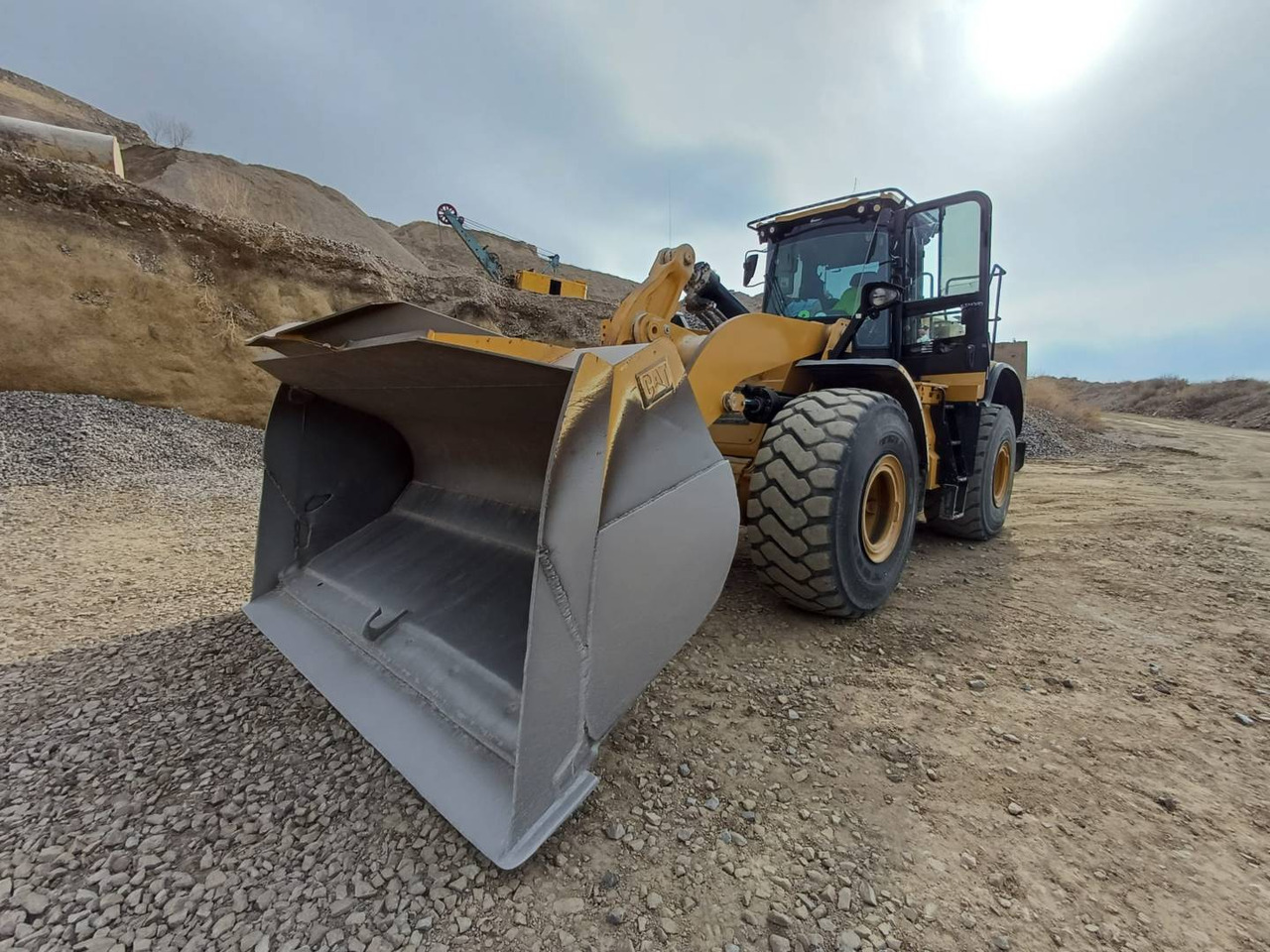 CAT 966 M - اللودر بعجل: صور 1 CAT 966 M - اللودر بعجل: صور 1