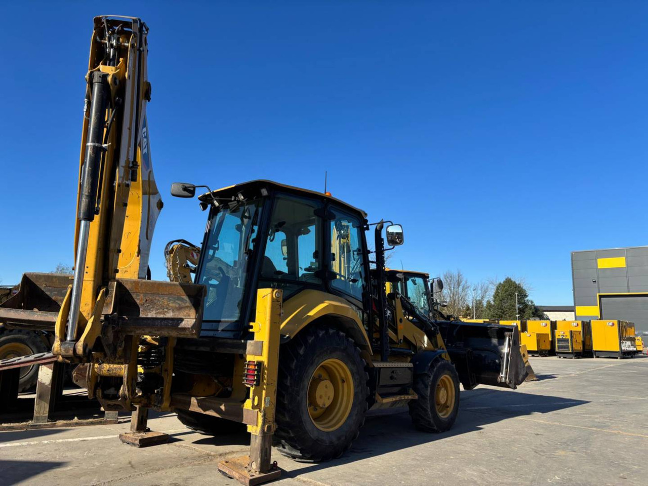CAT 432F2 - حفار متعدد الاستخدام: صور 3 CAT 432F2 - حفار متعدد الاستخدام: صور 3
