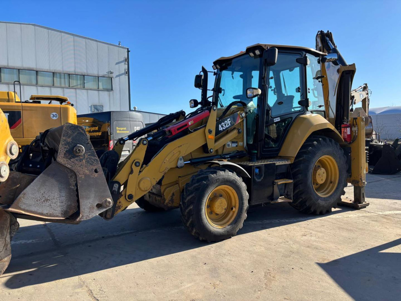 CAT 432F2 - حفار متعدد الاستخدام: صور 1 CAT 432F2 - حفار متعدد الاستخدام: صور 1