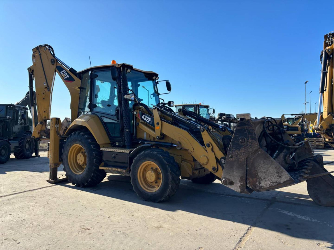 CAT 432F2 - حفار متعدد الاستخدام: صور 2 CAT 432F2 - حفار متعدد الاستخدام: صور 2