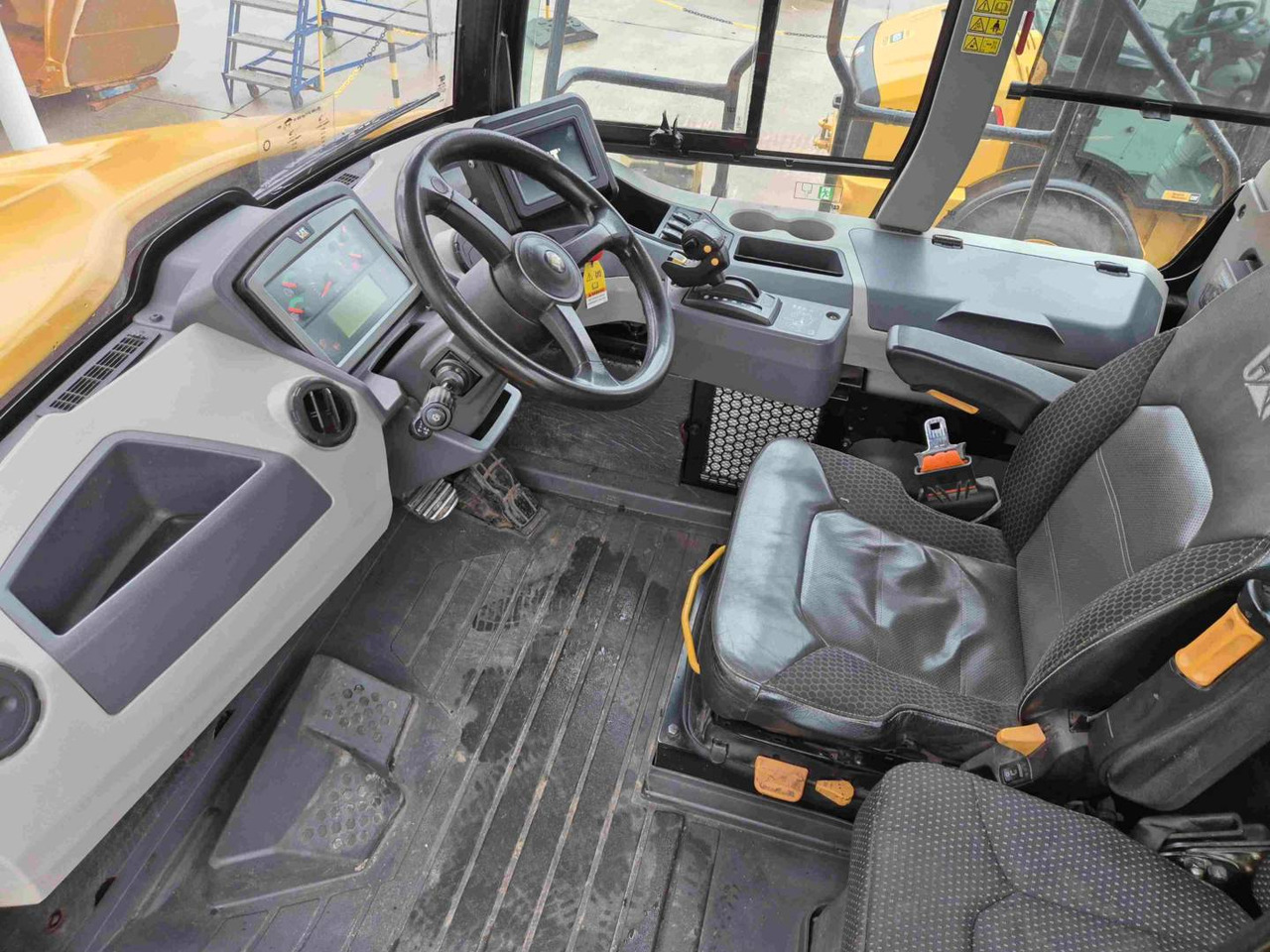 شاحنة مفصلية CAT 730: صور 17 شاحنة مفصلية CAT 730: صور 17