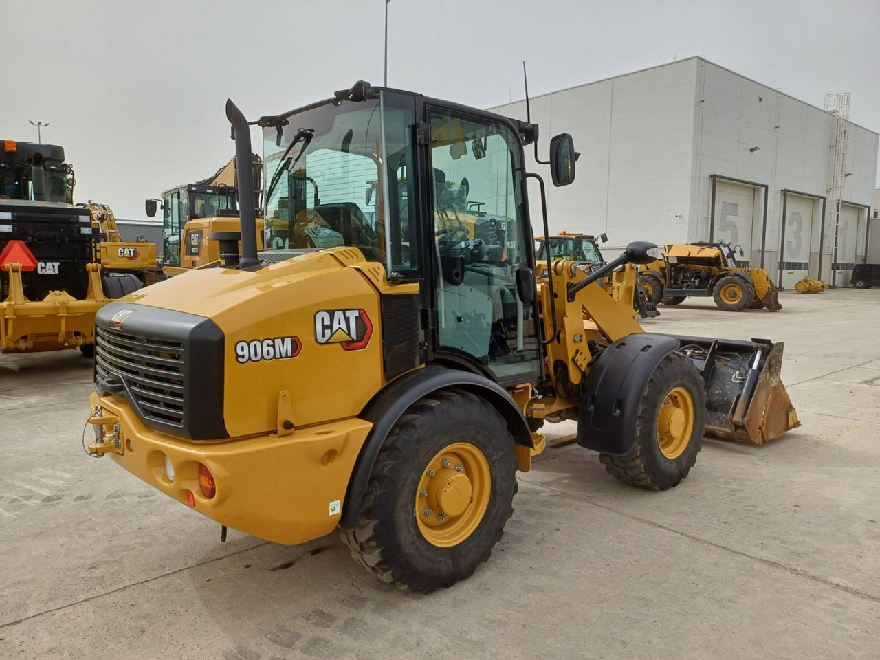 CAT 906M - اللودر بعجل: صور 3 CAT 906M - اللودر بعجل: صور 3