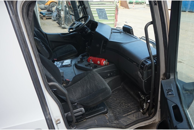 Mercedes-Benz L-STREAMSPACE 2.3MM 320 TUNNEL - الكابينة والداخلية - شاحنة: صور 5 Mercedes-Benz L-STREAMSPACE 2.3MM 320 TUNNEL - الكابينة والداخلية - شاحنة: صور 5