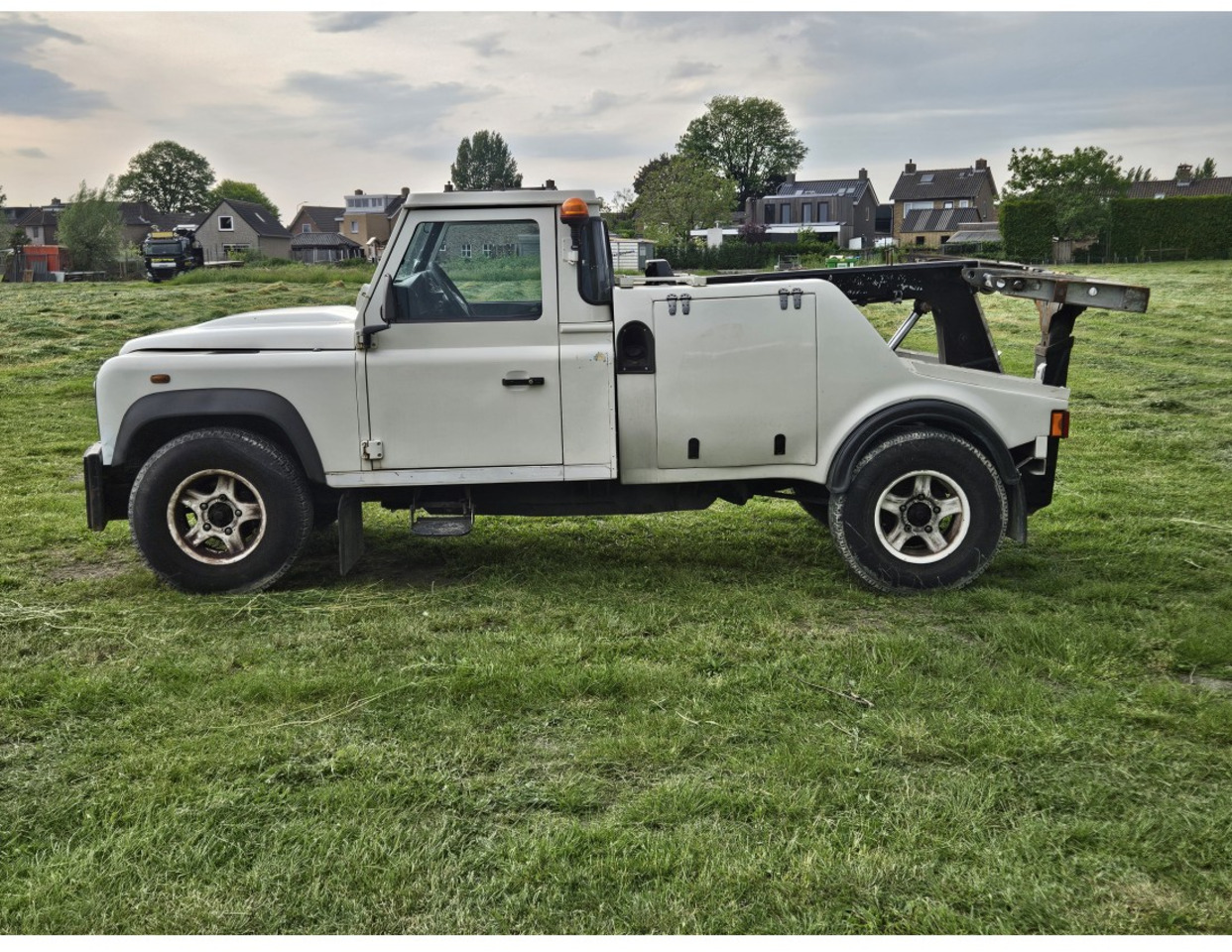 Land Rover Defender Breaking down vehicle - سيارة السحب للتصليح: صور 3 Land Rover Defender Breaking down vehicle - سيارة السحب للتصليح: صور 3