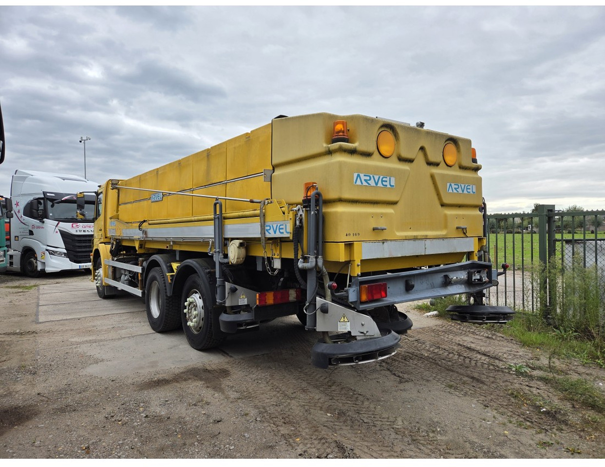 MERCEDES AXOR 2533 6X2 CHASSIS LOW MILEAGE - الشاسيه شاحنة, جرافة ثلج: صور 2 MERCEDES AXOR 2533 6X2 CHASSIS LOW MILEAGE - الشاسيه شاحنة, جرافة ثلج: صور 2