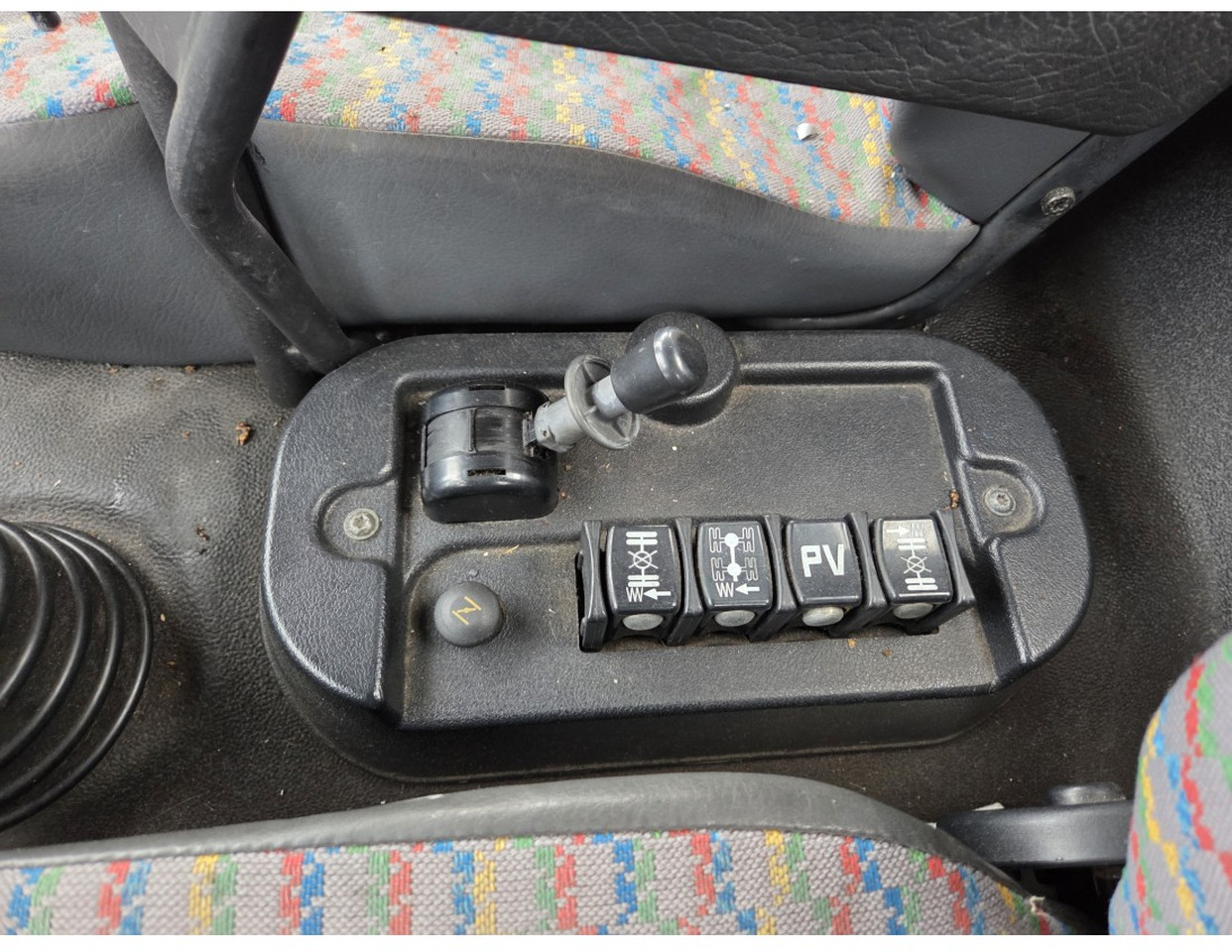 شاحنة جرار RENAULT M170 4x4 TRACTOR UNIT FULL SPRING SUSPENSION VERY LOW MILEAGE: صور 10 شاحنة جرار RENAULT M170 4x4 TRACTOR UNIT FULL SPRING SUSPENSION VERY LOW MILEAGE: صور 10