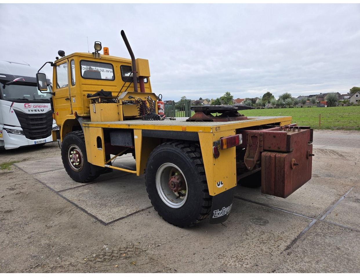 RENAULT M170 4x4 TRACTOR UNIT FULL SPRING SUSPENSION VERY LOW MILEAGE - شاحنة جرار: صور 4 RENAULT M170 4x4 TRACTOR UNIT FULL SPRING SUSPENSION VERY LOW MILEAGE - شاحنة جرار: صور 4
