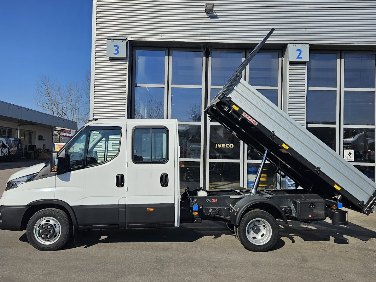 IVECO Daily 35C16H3.0 D - قلاب صغير, الشاحنات الصغيرة كابينة مزدوجة: صور 5 IVECO Daily 35C16H3.0 D - قلاب صغير, الشاحنات الصغيرة كابينة مزدوجة: صور 5