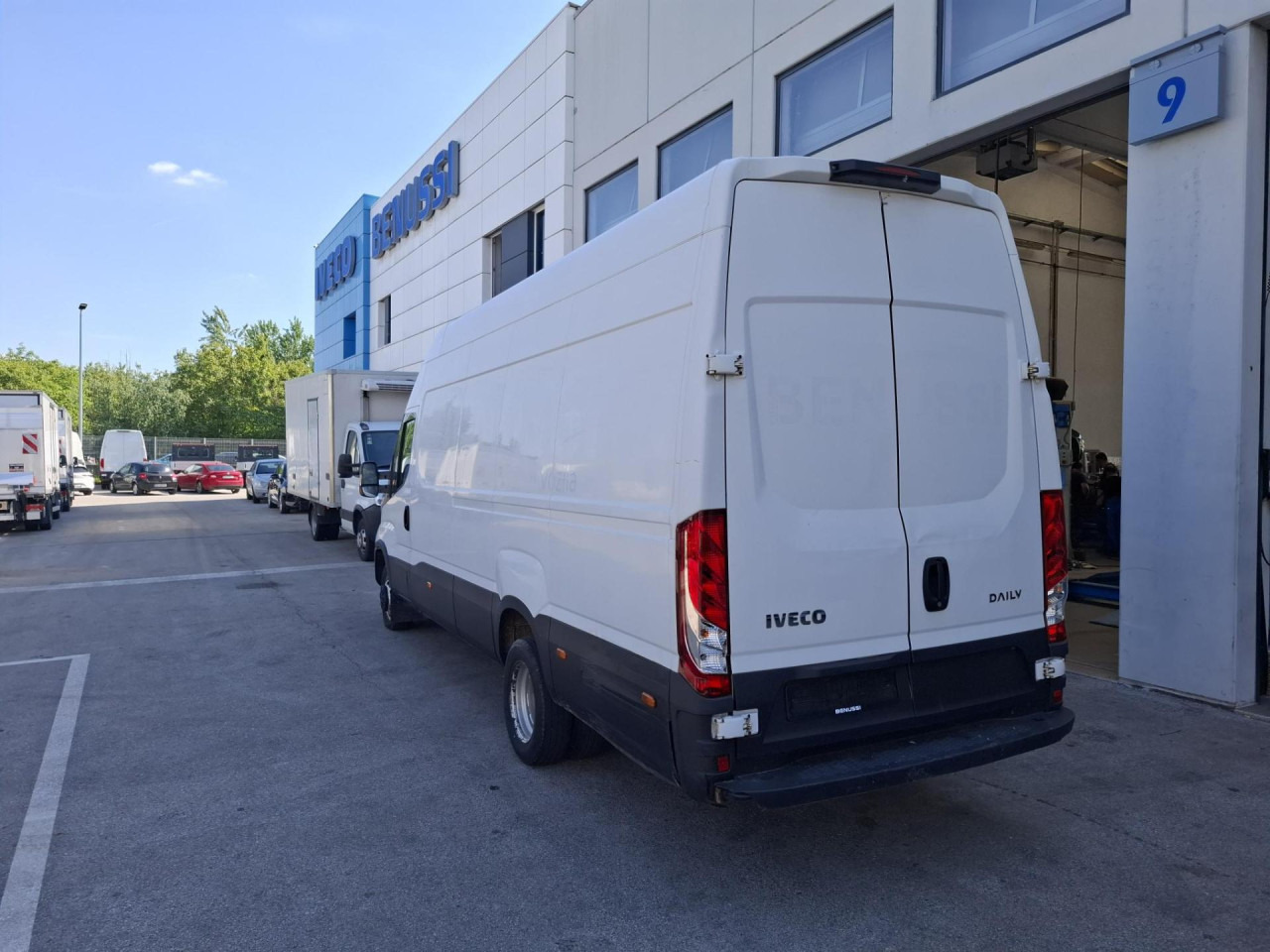 IVECO Daily 35C16V - ميكروباص: صور 4 IVECO Daily 35C16V - ميكروباص: صور 4