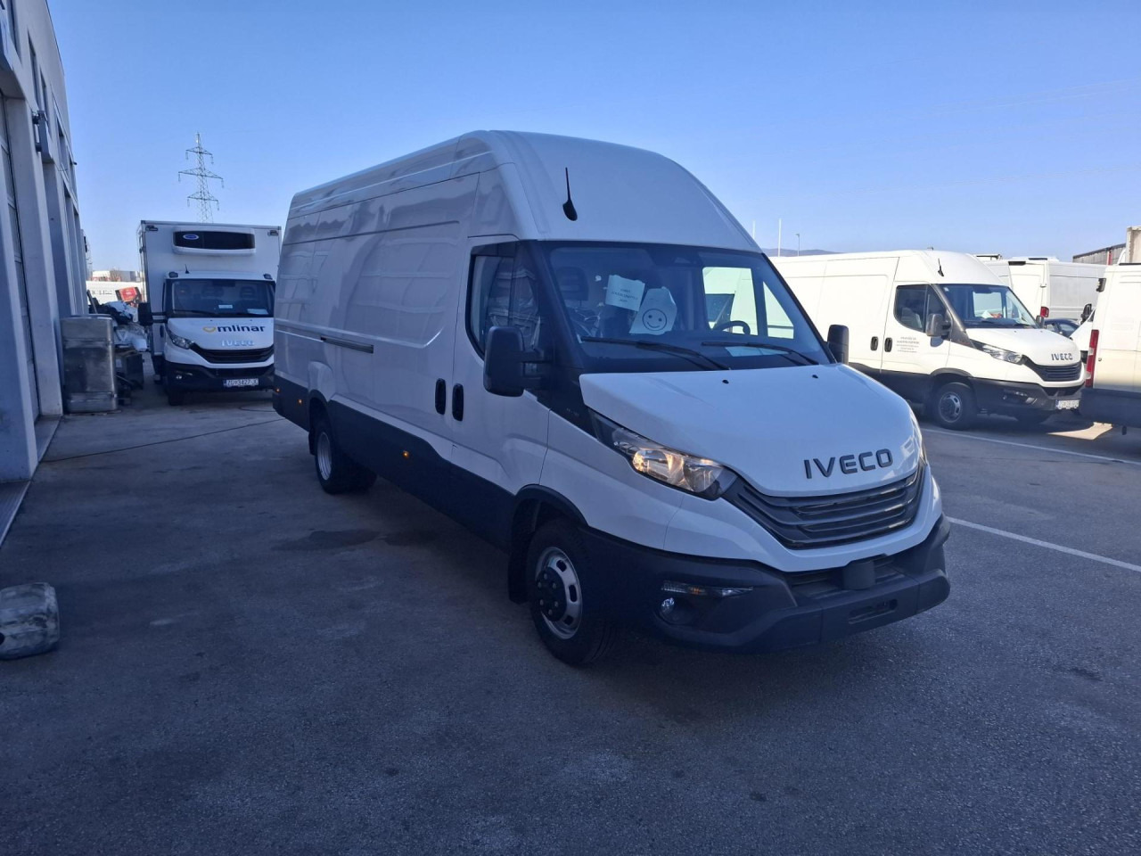 IVECO Daily 35C18H V - ميكروباص: صور 2 IVECO Daily 35C18H V - ميكروباص: صور 2