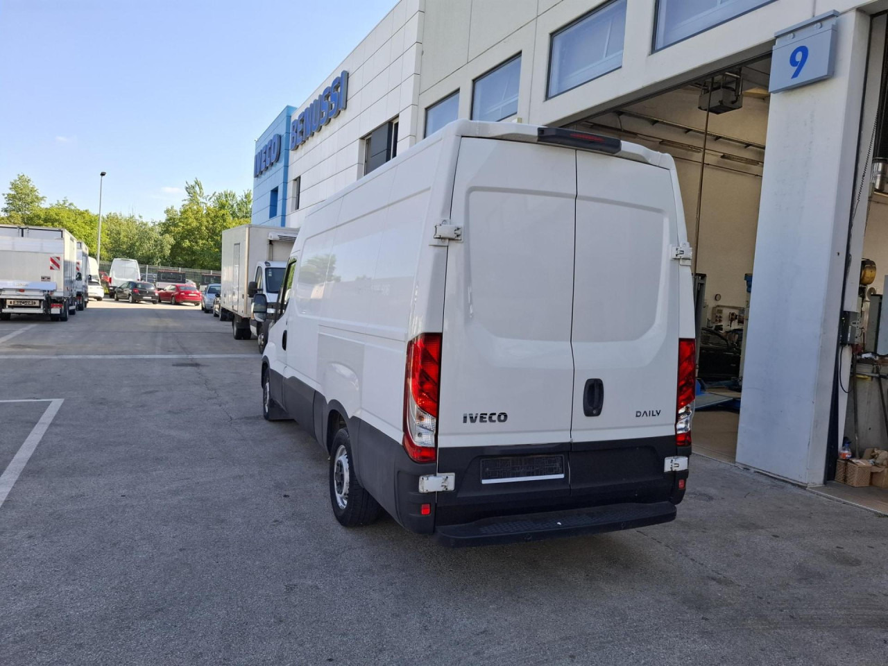 IVECO Daily 35S14V - ميكروباص: صور 3 IVECO Daily 35S14V - ميكروباص: صور 3