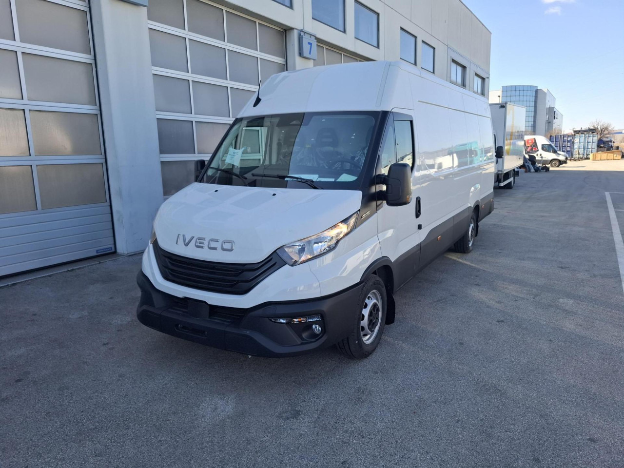 IVECO Daily 35S14V - ميكروباص: صور 1 IVECO Daily 35S14V - ميكروباص: صور 1
