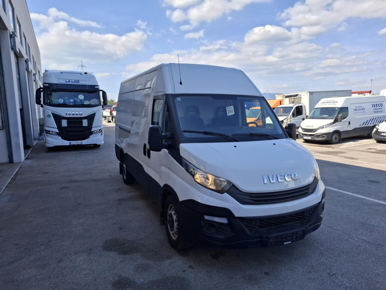IVECO Daily 35S14V - ميكروباص: صور 2 IVECO Daily 35S14V - ميكروباص: صور 2