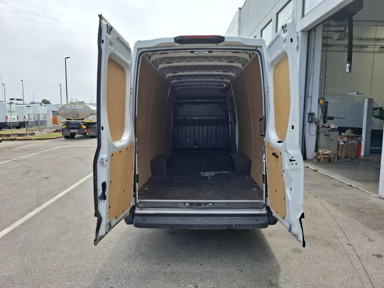 IVECO Daily 35S16V - ميكروباص: صور 5 IVECO Daily 35S16V - ميكروباص: صور 5