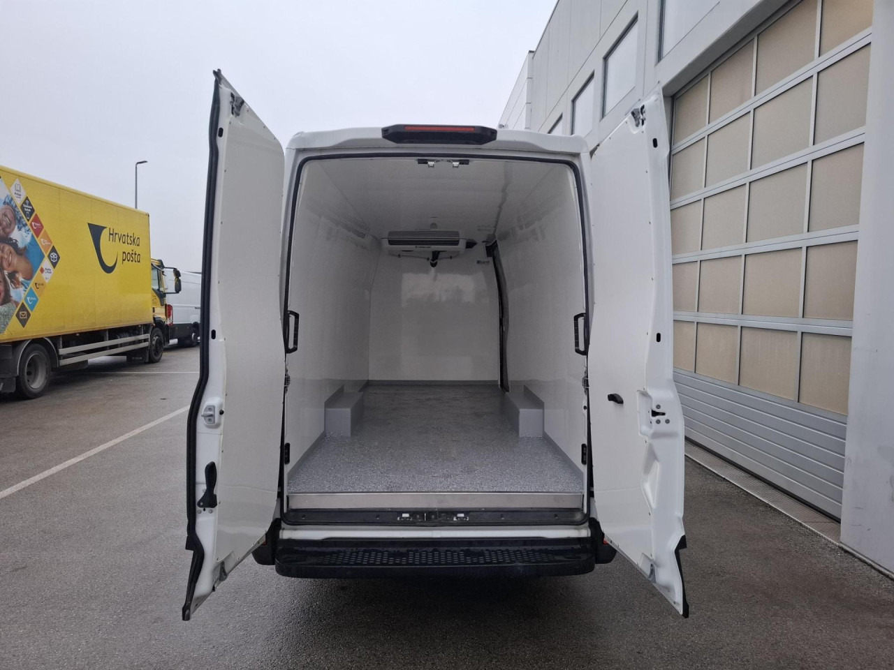 IVECO Daily 35S16V إيجار IVECO Daily 35S16V: صور 7 IVECO Daily 35S16V إيجار IVECO Daily 35S16V: صور 7