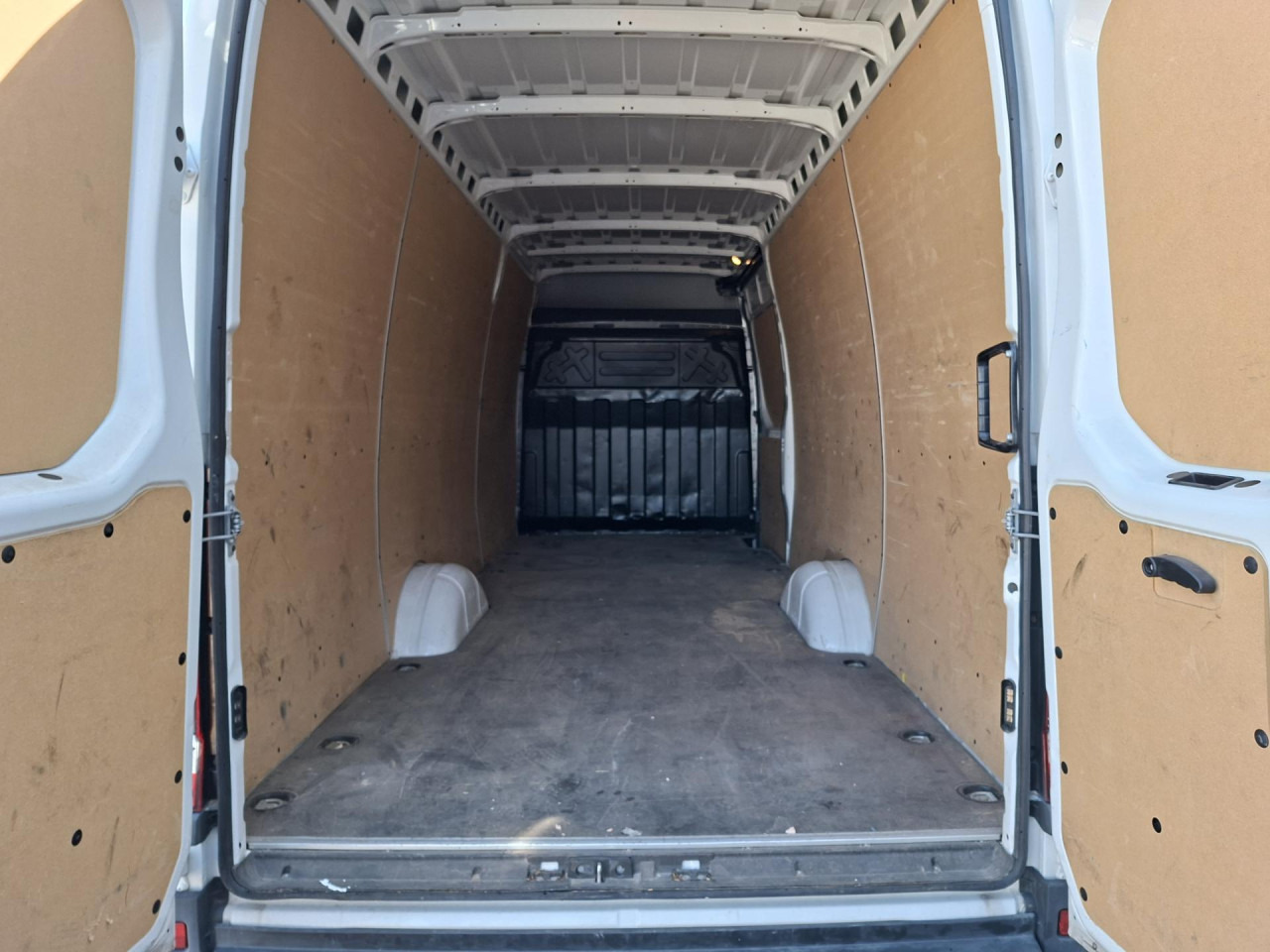 IVECO Daily 35S16V - ميكروباص: صور 5 IVECO Daily 35S16V - ميكروباص: صور 5