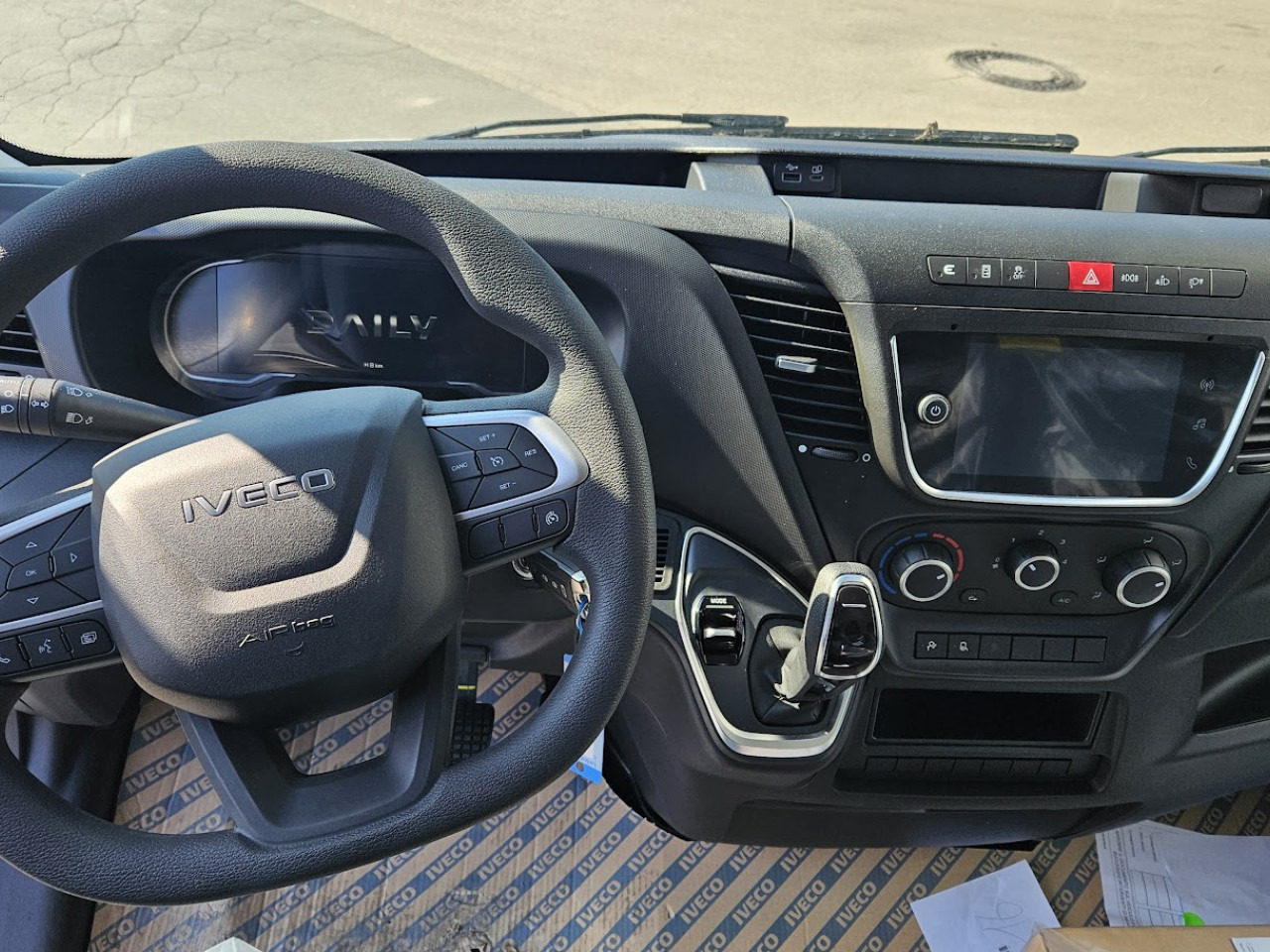 IVECO Daily 35S18H A8 - ميكروباص: صور 4 IVECO Daily 35S18H A8 - ميكروباص: صور 4