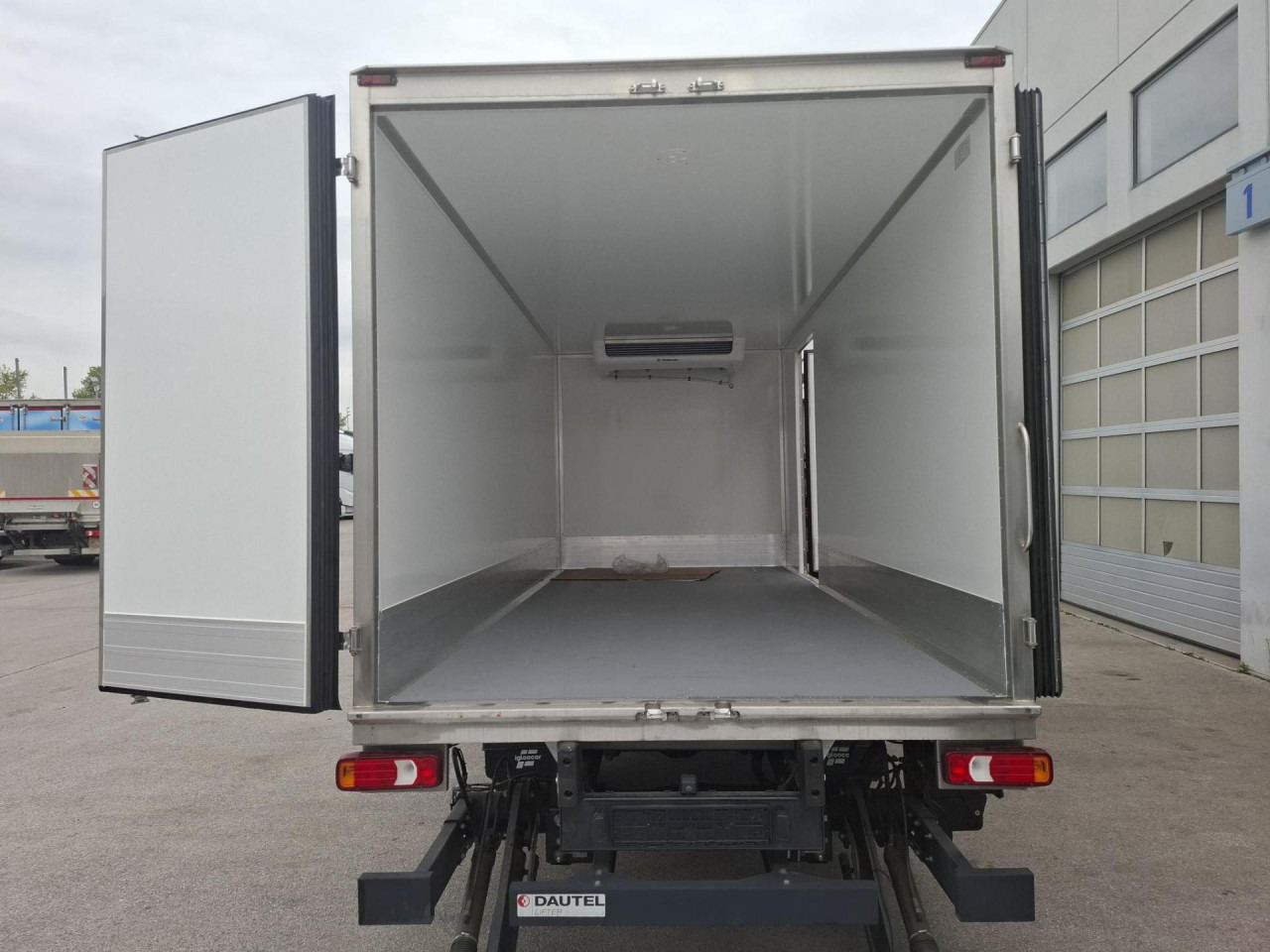 IVECO Daily 70C18H - الشاحنات الصغيرة المبردة: صور 5 IVECO Daily 70C18H - الشاحنات الصغيرة المبردة: صور 5