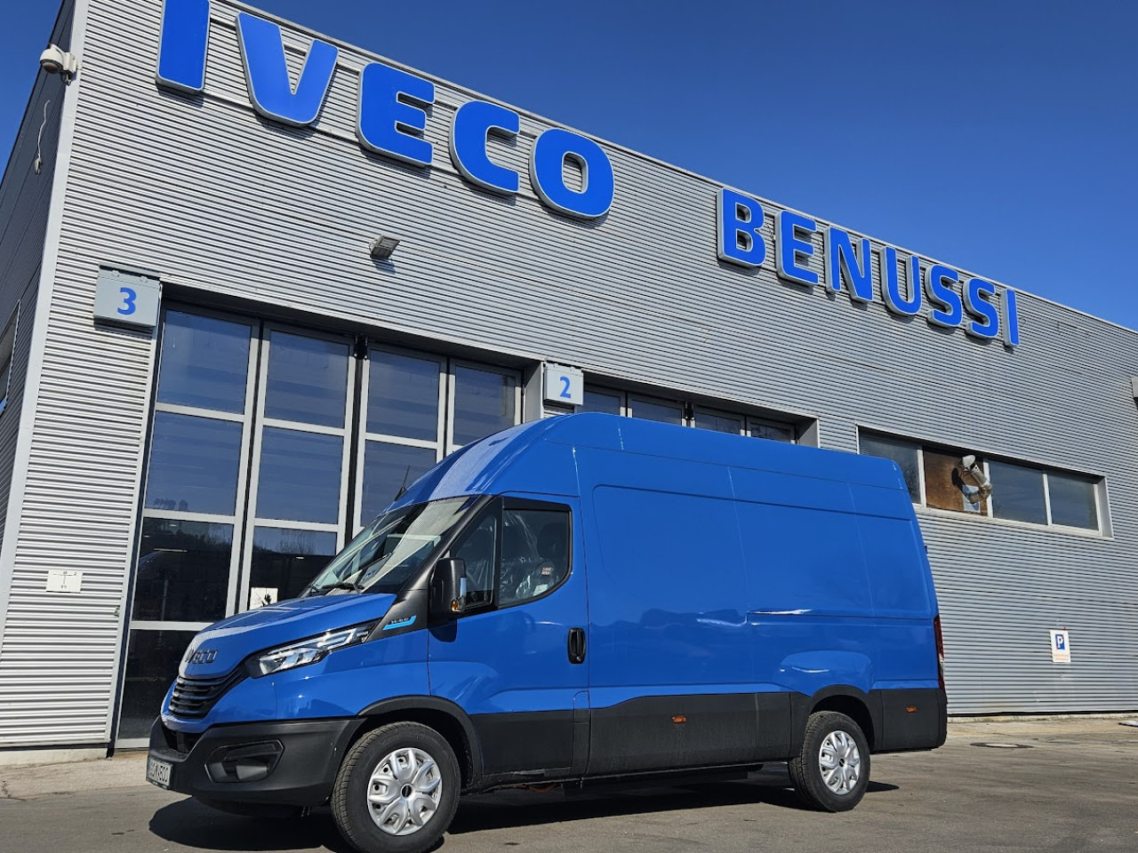IVECO Daily ELEKTRIČNI 35 C 18H - ميكروباص, فان كهربائية: صور 1 IVECO Daily ELEKTRIČNI 35 C 18H - ميكروباص, فان كهربائية: صور 1