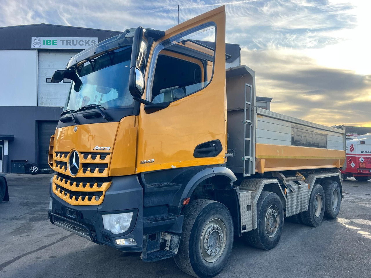 Mercedes-Benz Arocs 3243 8x4, E6, Trösch Kipper - قلابات: صور 4 Mercedes-Benz Arocs 3243 8x4, E6, Trösch Kipper - قلابات: صور 4