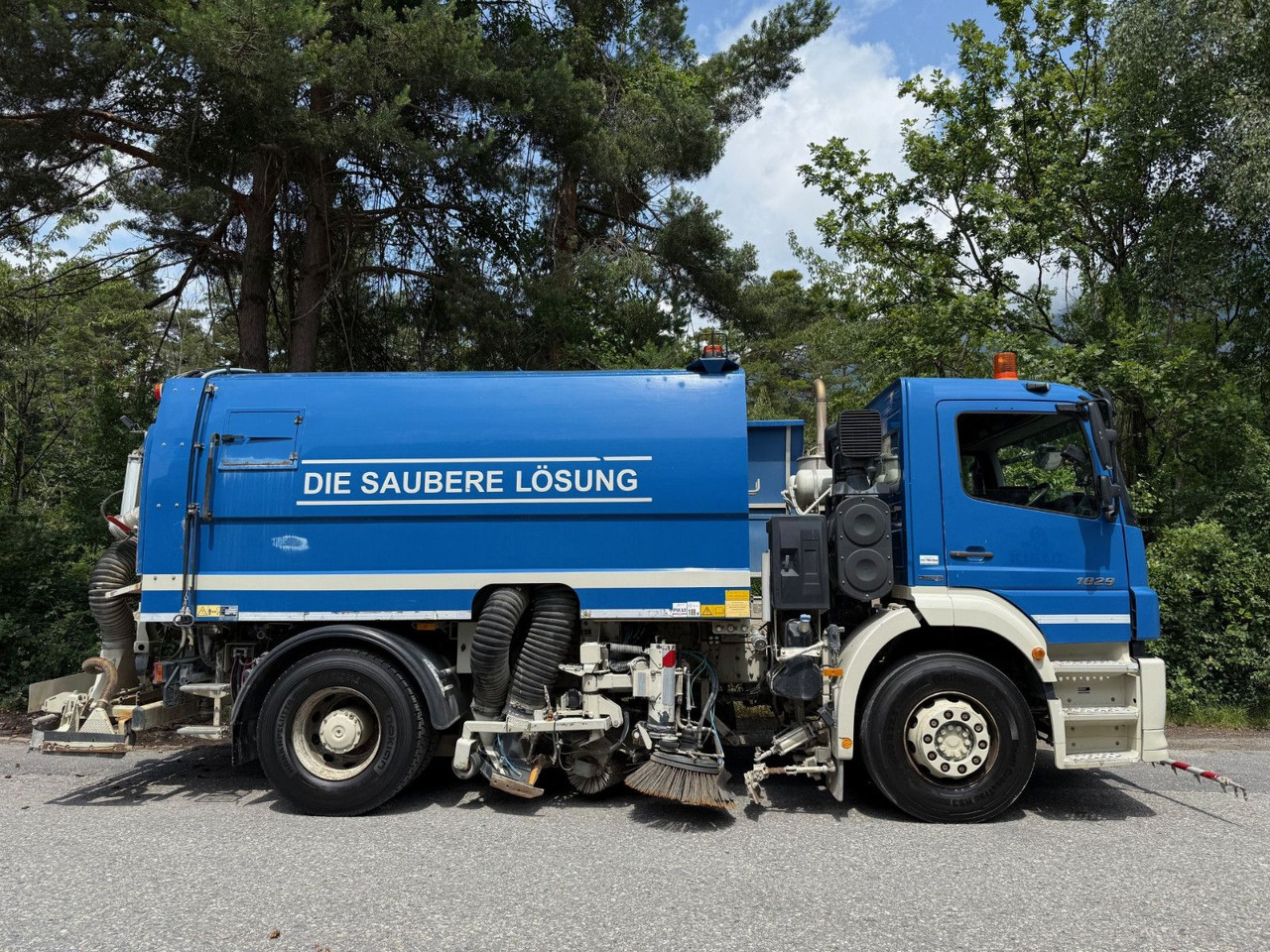 Mercedes-Benz Axor 1829 4x2, E5, EPS, RHD, Faun Kehrmaschine - سياره كنس شوارع: صور 5 Mercedes-Benz Axor 1829 4x2, E5, EPS, RHD, Faun Kehrmaschine - سياره كنس شوارع: صور 5
