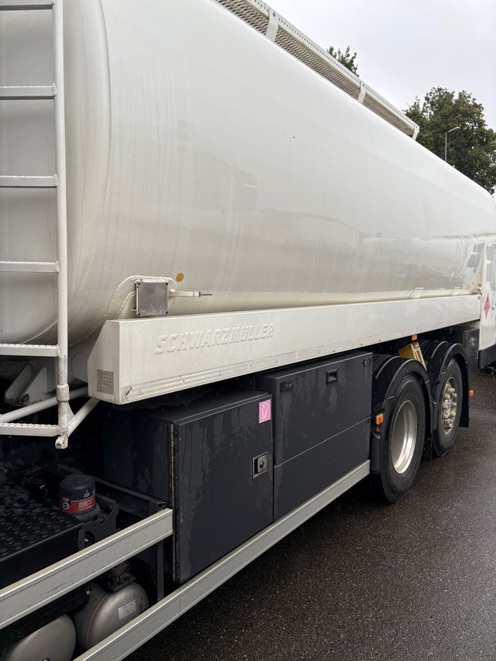 Renault T460 6x2, E6, ADR, Diesel/Benzin, Schwarzmueller - شاحنة صهريج: صور 4 Renault T460 6x2, E6, ADR, Diesel/Benzin, Schwarzmueller - شاحنة صهريج: صور 4