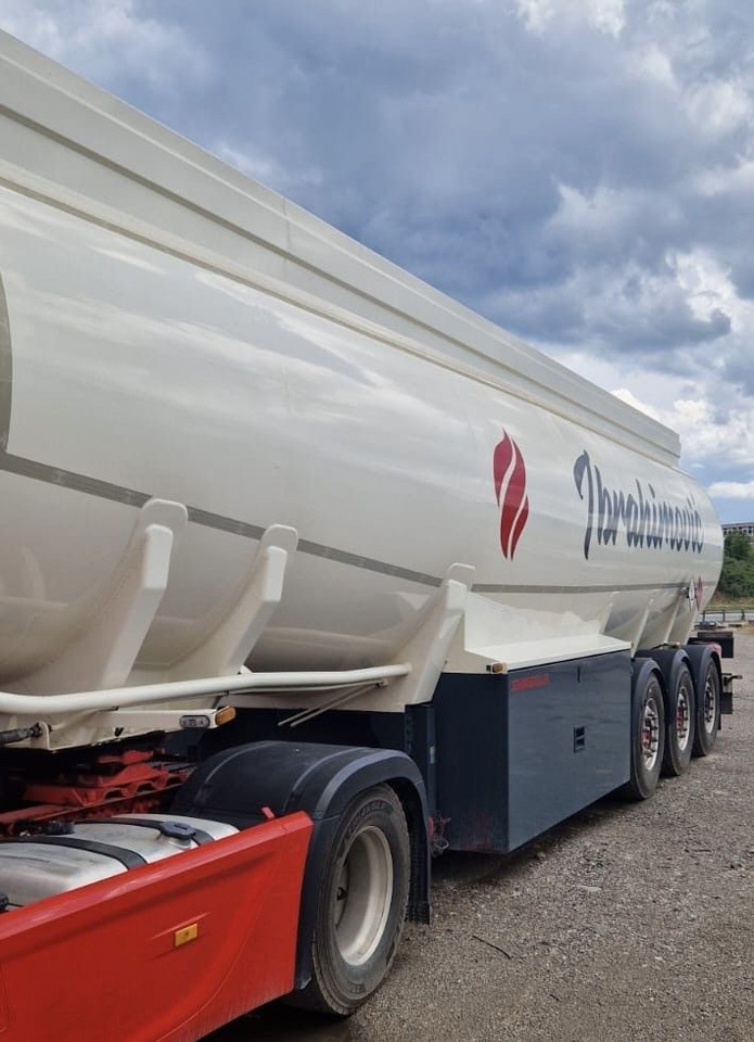 Schwarzmüller ADR, Diesel/Benzin Treibstoff, oben/unten, 3Kamm - نصف مقطورة صهريج: صور 4 Schwarzmüller ADR, Diesel/Benzin Treibstoff, oben/unten, 3Kamm - نصف مقطورة صهريج: صور 4