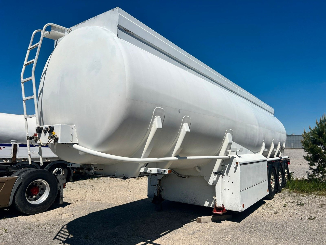 Schwarzmüller TS 3/E ADR, 6 Kammern Treibstoff Fuel - نصف مقطورة صهريج: صور 5 Schwarzmüller TS 3/E ADR, 6 Kammern Treibstoff Fuel - نصف مقطورة صهريج: صور 5