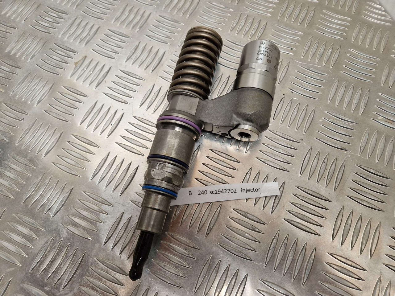 1942702 Scania fuel injector Bosch - المحرك و قطع الغيار - آلات البناء: صور 2 1942702 Scania fuel injector Bosch - المحرك و قطع الغيار - آلات البناء: صور 2