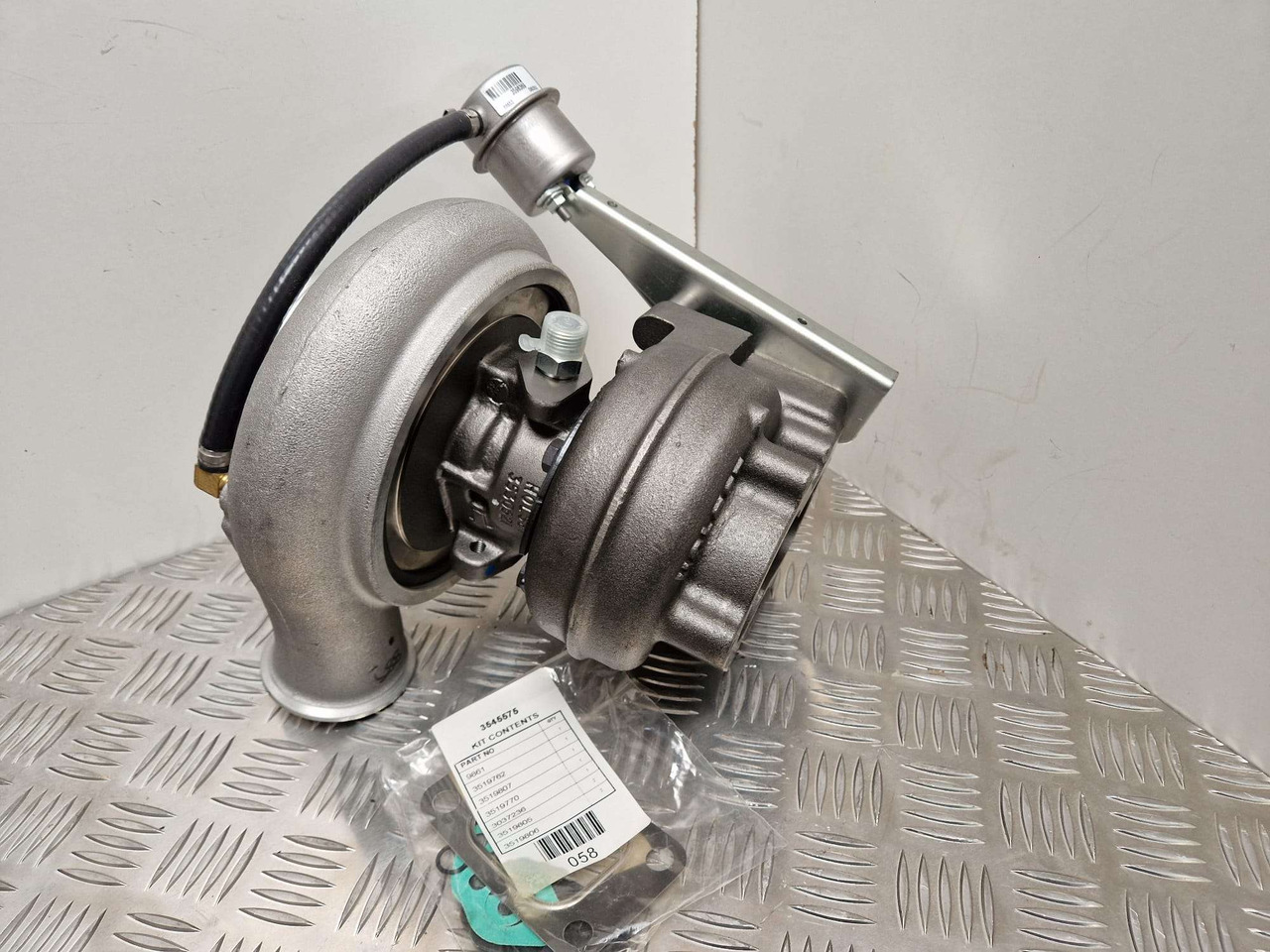 Iveco Generator Turbocharger Holset 4043994 - المحرك و قطع الغيار - آلات البناء: صور 3 Iveco Generator Turbocharger Holset 4043994 - المحرك و قطع الغيار - آلات البناء: صور 3