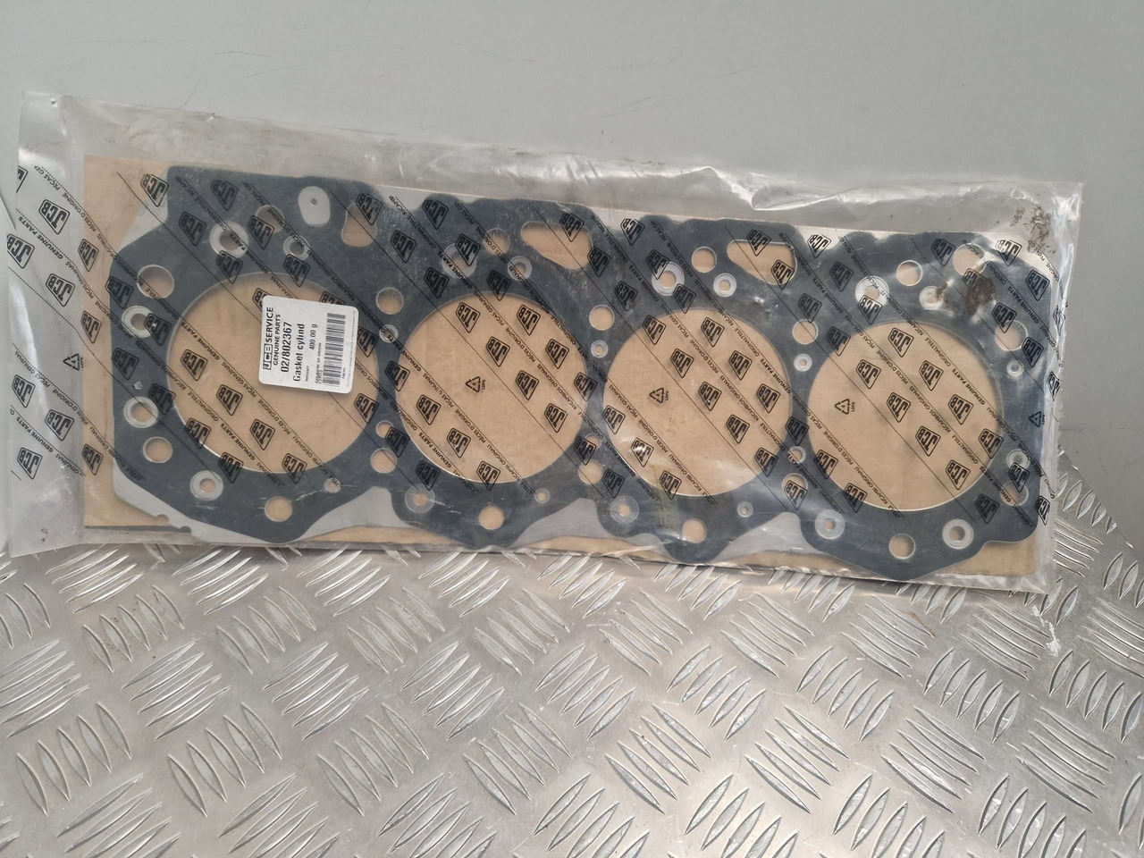 JCB Head Gasket 4JJ1 02/802367 1.10mm thick 2 notch - المحرك و قطع الغيار - آلات البناء: صور 1 JCB Head Gasket 4JJ1 02/802367 1.10mm thick 2 notch - المحرك و قطع الغيار - آلات البناء: صور 1