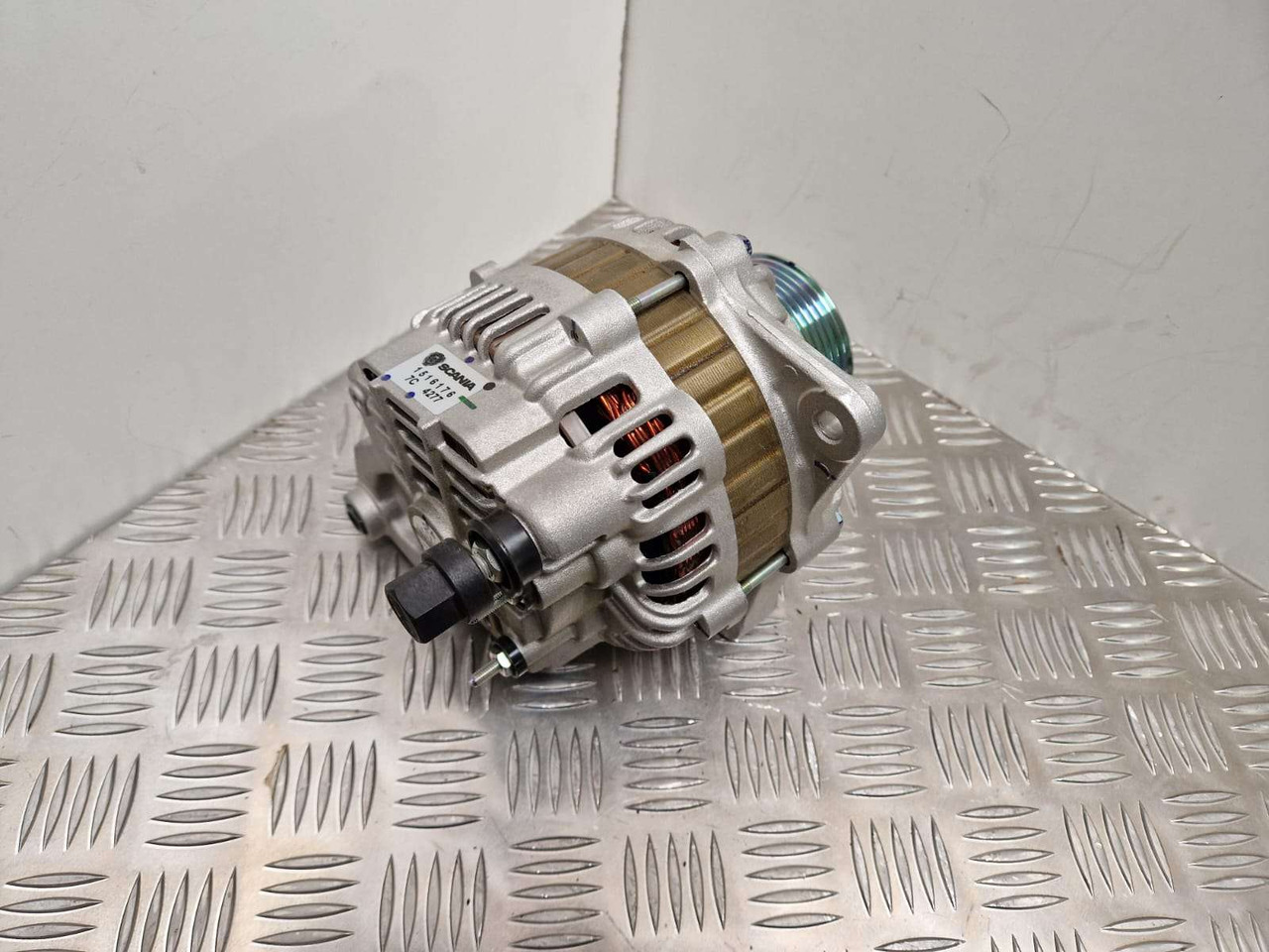Scania Alternator 1516176 1774592 - المحرك و قطع الغيار - آلات البناء: صور 2 Scania Alternator 1516176 1774592 - المحرك و قطع الغيار - آلات البناء: صور 2
