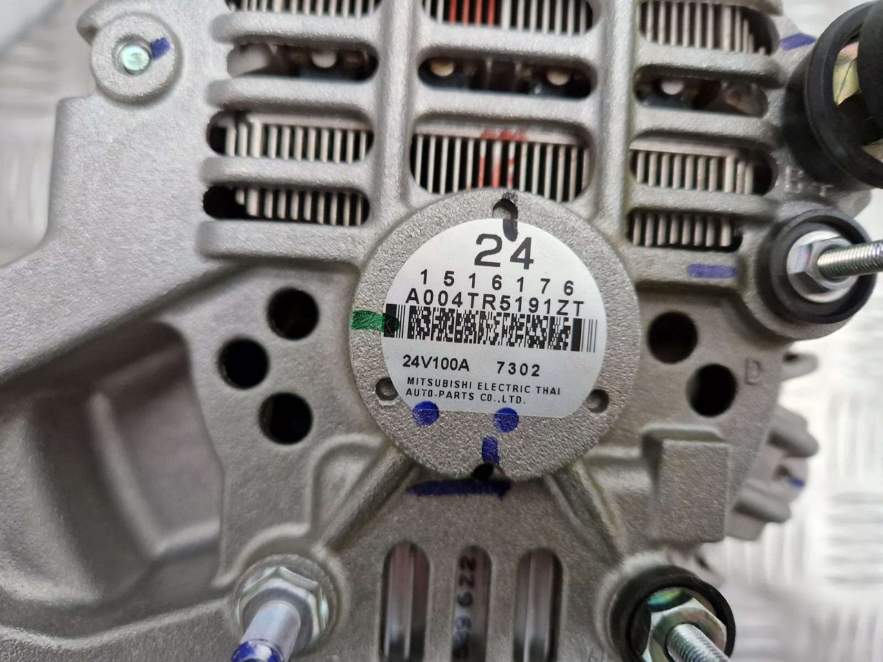 Scania Alternator 1516176 1774592 - المحرك و قطع الغيار - آلات البناء: صور 3 Scania Alternator 1516176 1774592 - المحرك و قطع الغيار - آلات البناء: صور 3