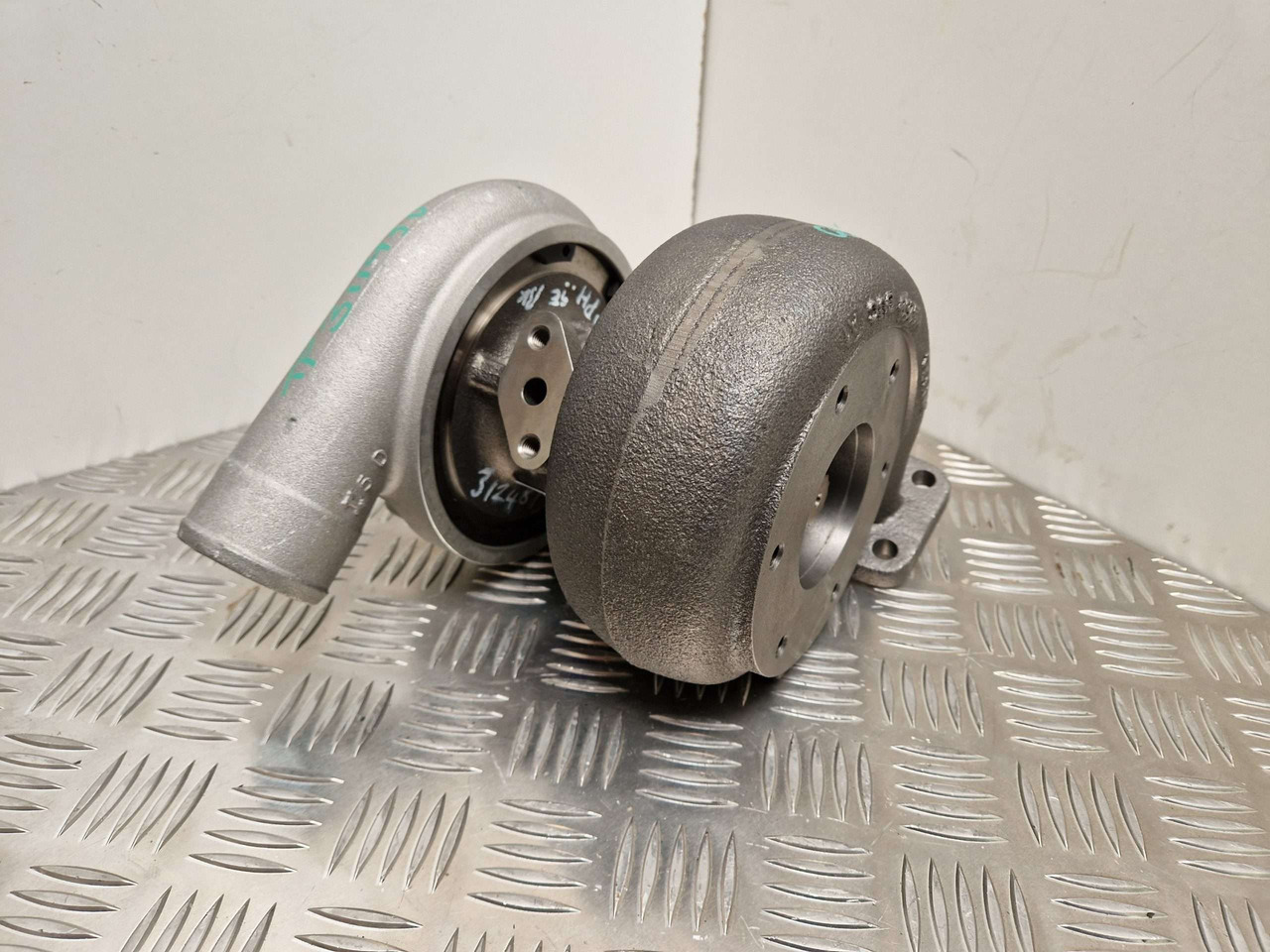 Sisu 620 Turbo 02/950476 DSRAG BorgWarner manufactured - المحرك و قطع الغيار - آلات البناء: صور 1 Sisu 620 Turbo 02/950476 DSRAG BorgWarner manufactured - المحرك و قطع الغيار - آلات البناء: صور 1
