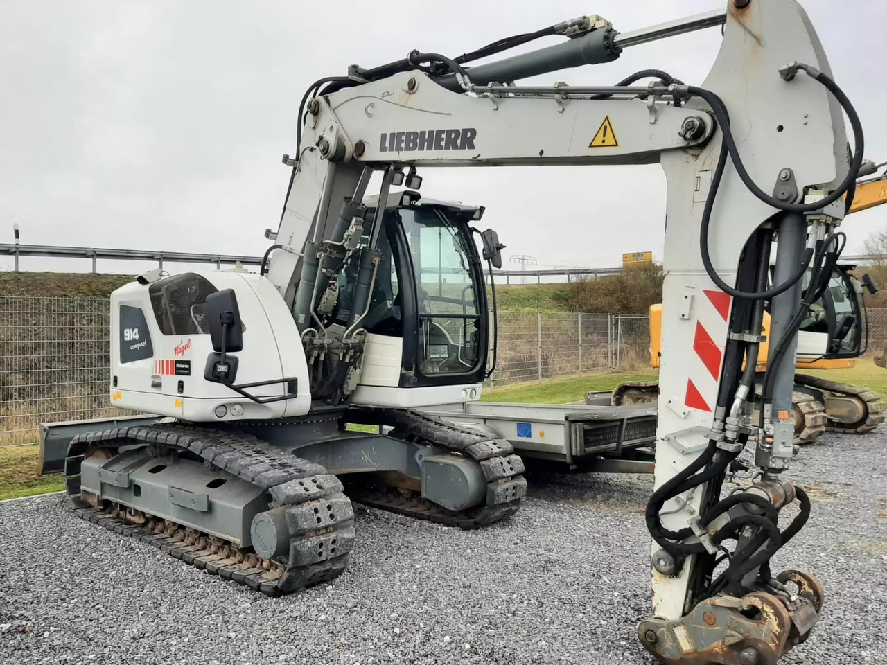 2015 Liebherr R 914Compact - حفارات زحافة: صور 1 2015 Liebherr R 914Compact - حفارات زحافة: صور 1