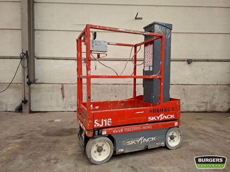 Skyjack SJ16 - منصات هيدروليكية متنقلة: صور 1 Skyjack SJ16 - منصات هيدروليكية متنقلة: صور 1