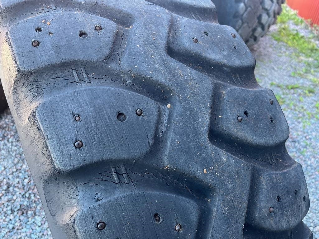 Goodyear 15,5-R25 till Zettelmeyer 802 - الإطارات - آلات البناء: صور 2 Goodyear 15,5-R25 till Zettelmeyer 802 - الإطارات - آلات البناء: صور 2