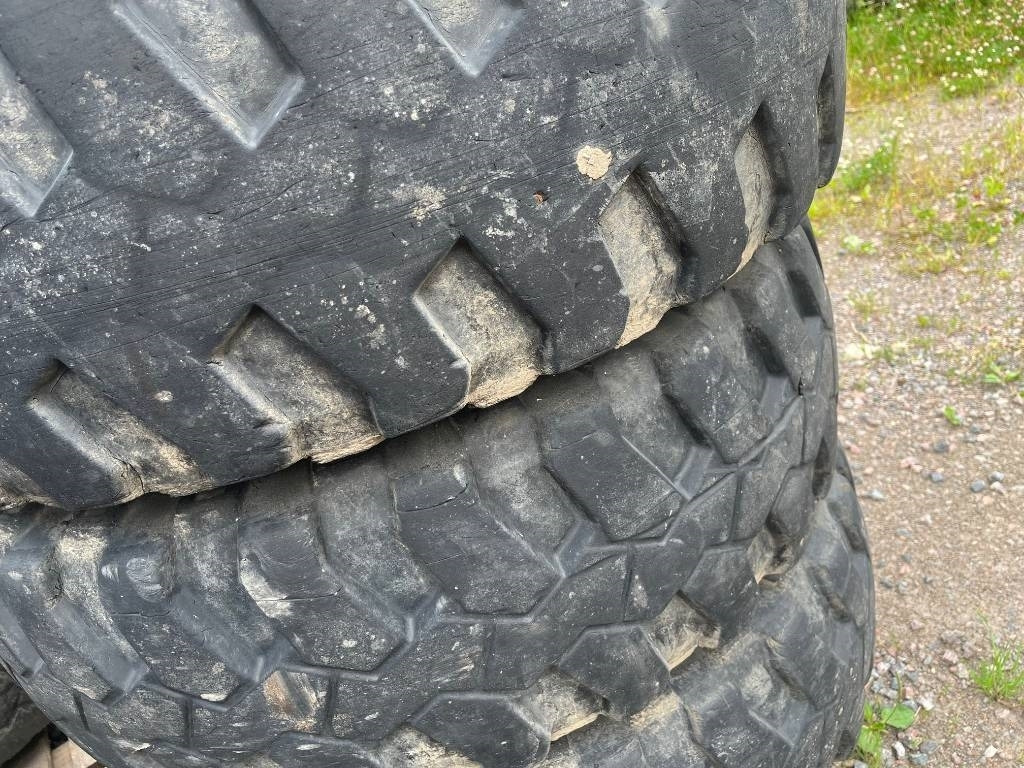 Michelin 335/80-20 till Volvo L30 Zettelmeyer - الإطارات - آلات البناء: صور 3 Michelin 335/80-20 till Volvo L30 Zettelmeyer - الإطارات - آلات البناء: صور 3
