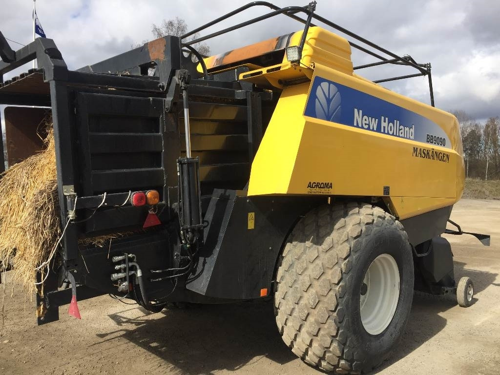 New Holland BB9090 Damaged / Skadad - مكبس البالات المستطيله: صور 5 New Holland BB9090 Damaged / Skadad - مكبس البالات المستطيله: صور 5