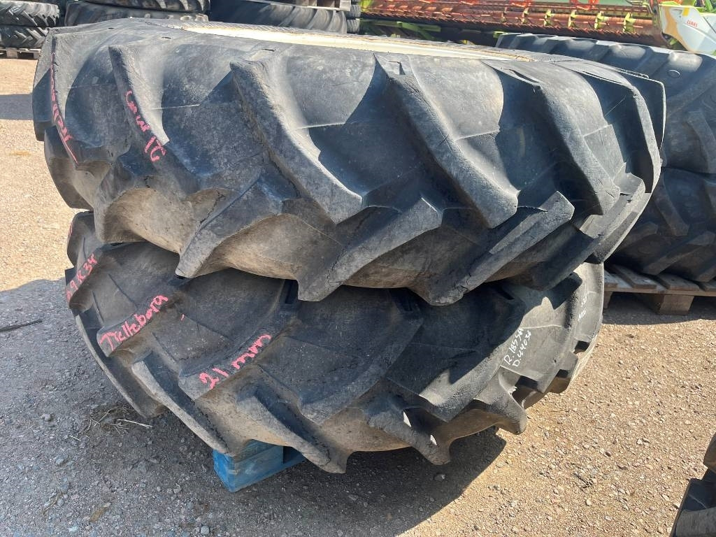 Trelleborg 16,9-34 däck på fälg till New Holland - الإطارات - الآلات والماكينات الزراعية: صور 1 Trelleborg 16,9-34 däck på fälg till New Holland - الإطارات - الآلات والماكينات الزراعية: صور 1