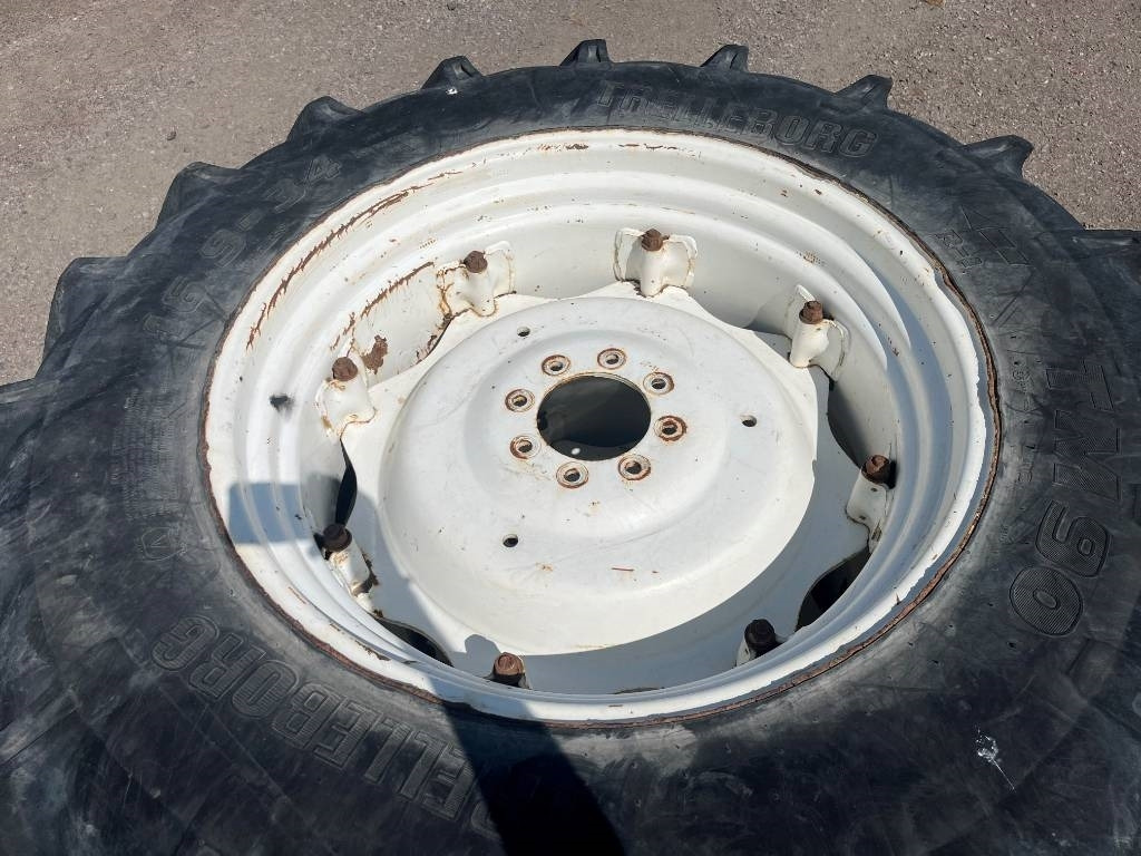 Trelleborg 16,9-34 däck på fälg till New Holland - الإطارات - الآلات والماكينات الزراعية: صور 3 Trelleborg 16,9-34 däck på fälg till New Holland - الإطارات - الآلات والماكينات الزراعية: صور 3