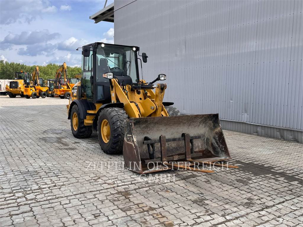 CAT 907M - اللودر بعجل: صور 2 CAT 907M - اللودر بعجل: صور 2